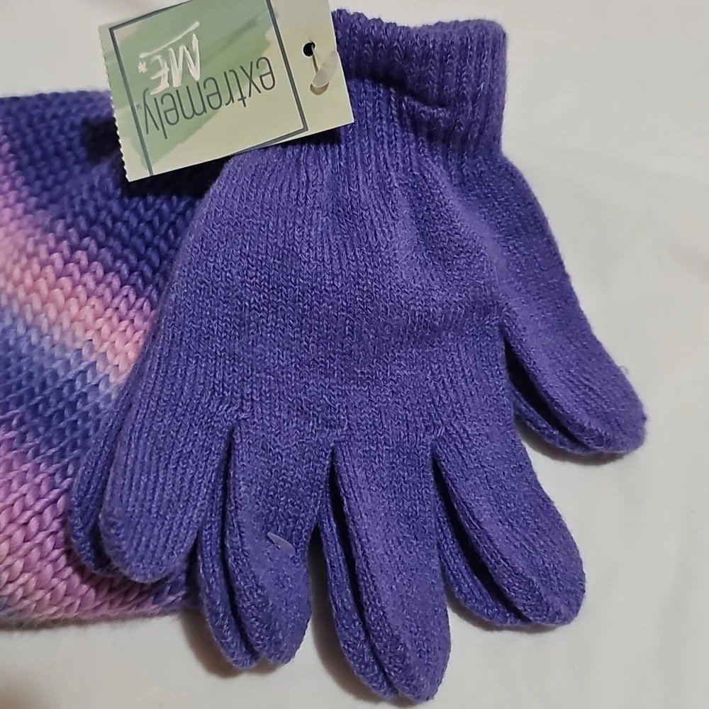 extremely ME! Girls Beanie Hat and Gloves Set OSFM New
